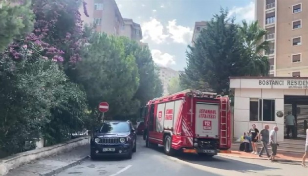 Kadıköy'de 10 katlı binada yangın