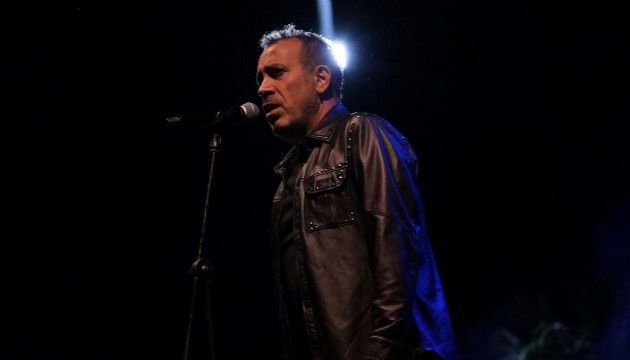 Haluk Levent'ten pavyon şakası! Sahneye para atılınca olanlar oldu