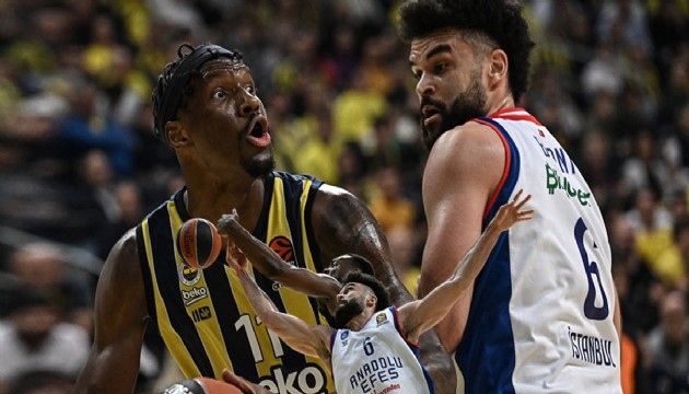 Fenerbahçe Beko, Anadolu Efes'in play-off umutlarını bitirdi