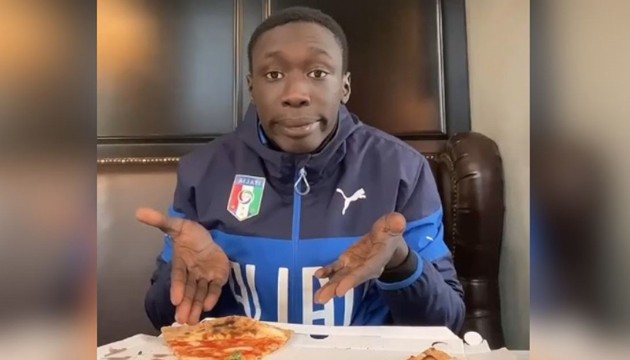 Dünyanın en çok takip edilen insanı sınır dışı edildi