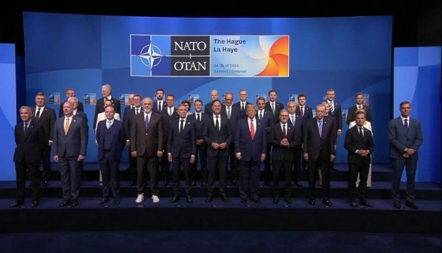 NATO zirvesi öncesi aile fotoğrafı
