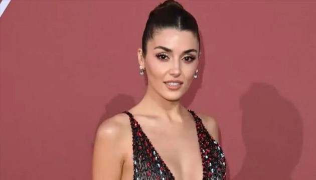 Hande Erçel'den başörtülü kare!