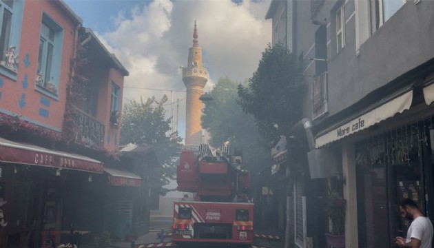 Fatih'te yangın! Tarihi hamam zarar gördü