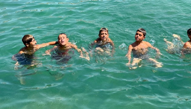 Van Gölü'nün çocukları yine sarardı!