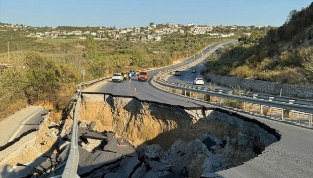 Söke-Kuşadası Karayolu'nda yol çöktü