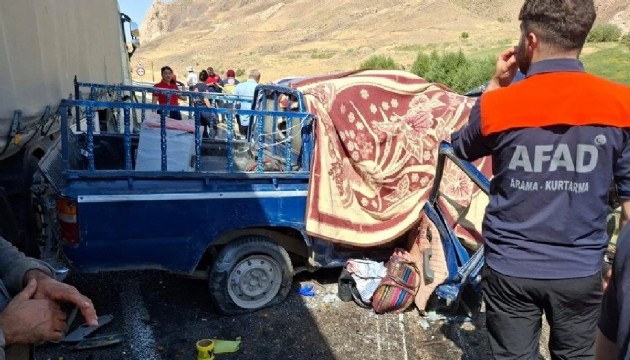 Hakkari'de feci kaza: 4 ölü, 2 yaralı