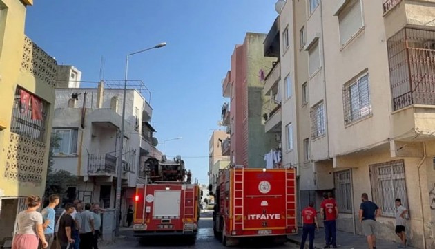 Mersin'de kiracı evi ateş verdi