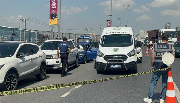 Park halindeki araçtan ceset çıktı