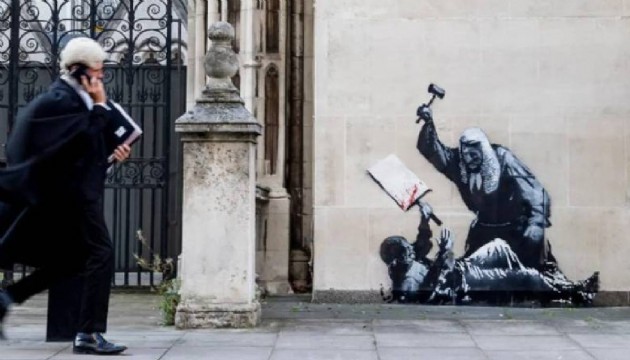 Kraliyet Adalet Sarayı duvarındaki eser söküldü