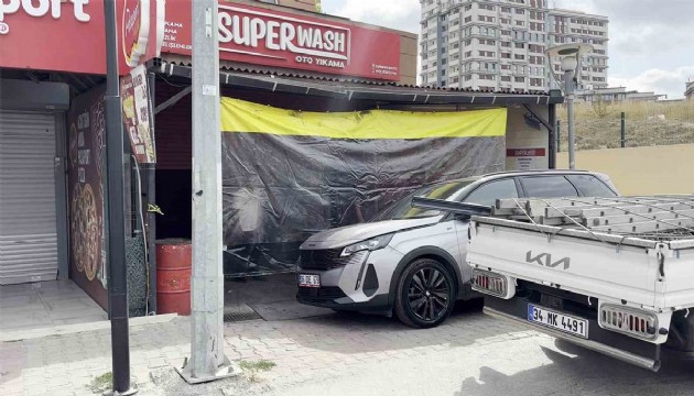 Oto yıkamacıda yangın: 1 ölü, 3 ağır yaralı