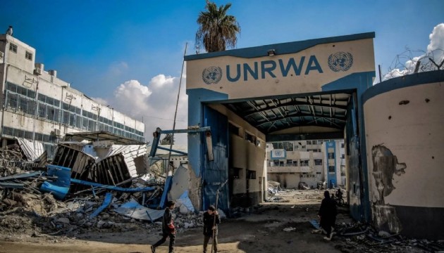 İsrail, Gazze'de UNRWA okullarını bombaladı