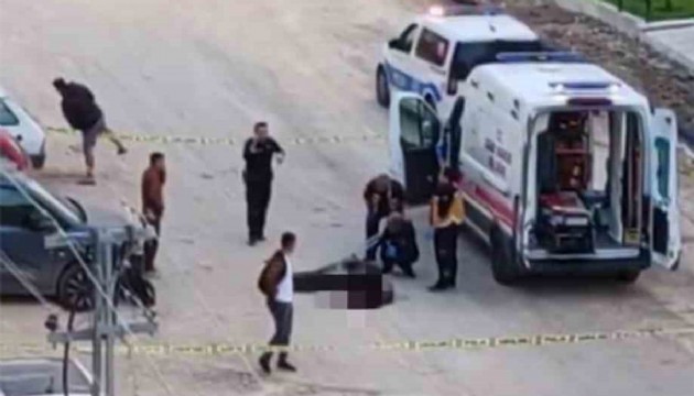 2 bacanak 500 metre arayla araç içerisinde ölü bulundu