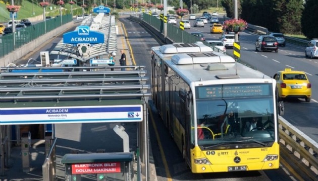 İstanbul'da iki metrobüs çarpıştı
