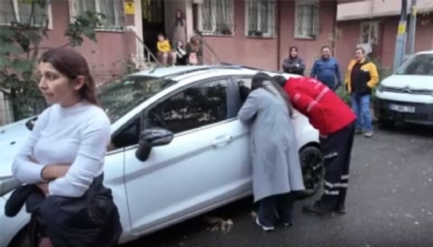 Otomobilde unutulan bebek itfaiye ekipleri tarafından kurtarıldı