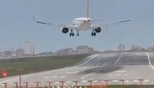 Hava trafiğine lodos engeli