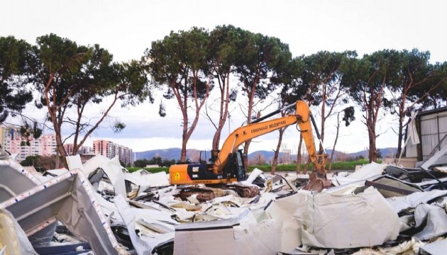 Bursa'da tarım arazisine yapılan kaçak depolar yıkıldı