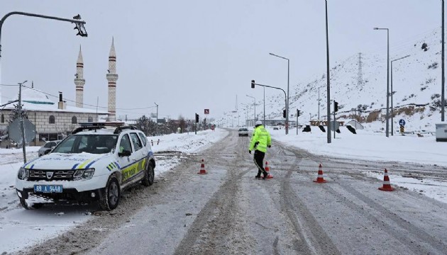 Bayburt-Erzurum yolu kapandı
