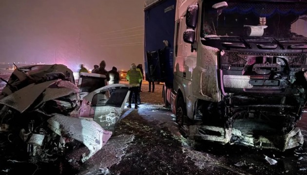 Erzurum'da feci gibi kaza: 4 kişi hayatını kaybetti