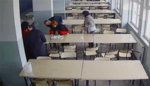 Nefes borusuna elma kaçan öğrenciyi öğretmeni kurtardı