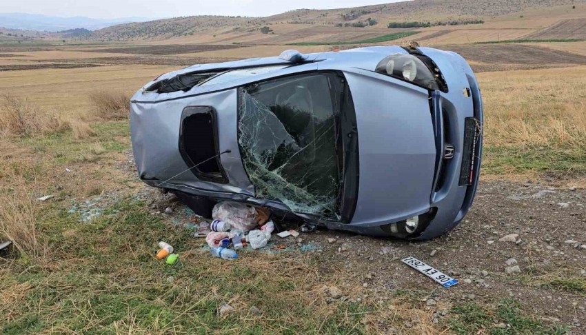Samsun'da otomobil şarampole devrildi: 3 yaralı