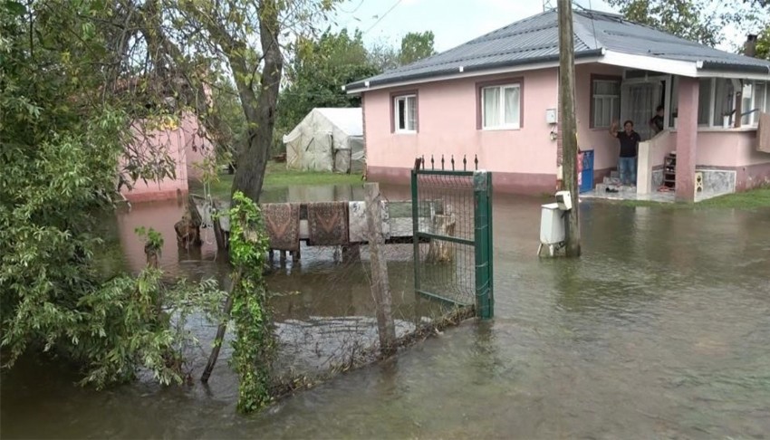 Samsun'da sağanak sonrası evler ve tarım alanları su altında kaldı