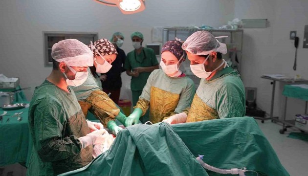 Böbreklerinden 2 kiloluk tümör çıkarıldı