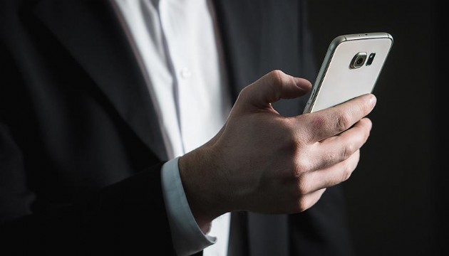 'Banka görevlisiyim' deyince 809 bin lirasını  kaptırdı!