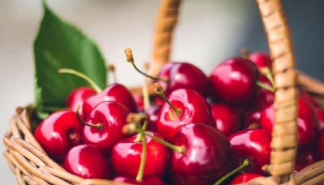 Kiraz dudak uçuklattı! Yaz meyveleri cep yakıyor