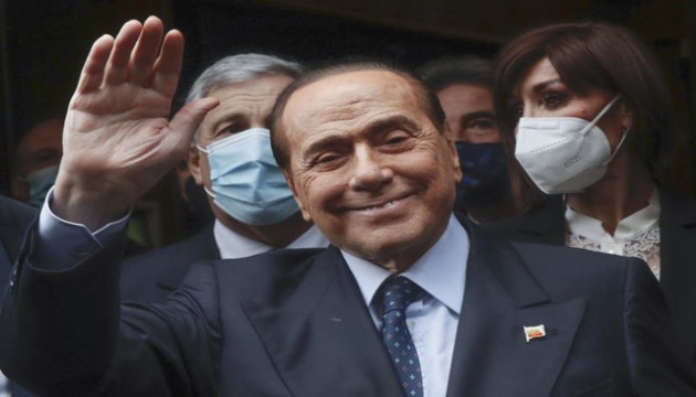 Berlusconi'n naaşı yakılacak, külleri villasında saklanacak!