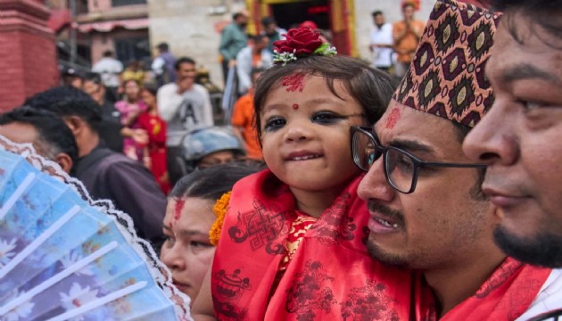 Gelenek devam ediyor: Nepal'in yeni tanrıçası belli oldu