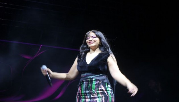 Şarkıcı Zara, sahnede Volkan Konak'ı andı!