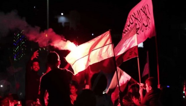 ABD'nin Suriye'ye yönelik yaptırımları kaldırma kararı sokaklarda kutlandı