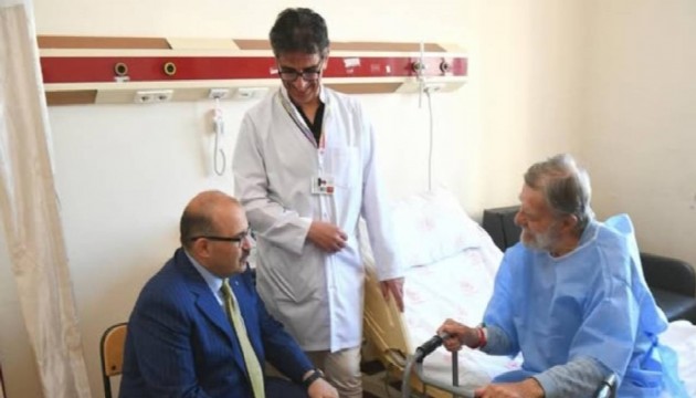 Balıkesir Valisi Ahmet Mekin'i hastanede ziyaret etti