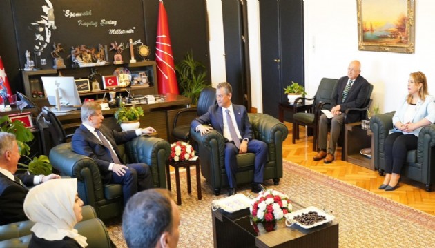 Davutoğlu mecliste Özgür Özel'i ziyaret etti