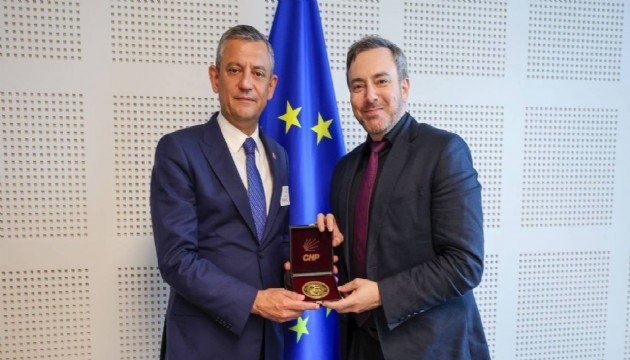 Avrupa Parlementosu Üyesi'nden Özel'e destek