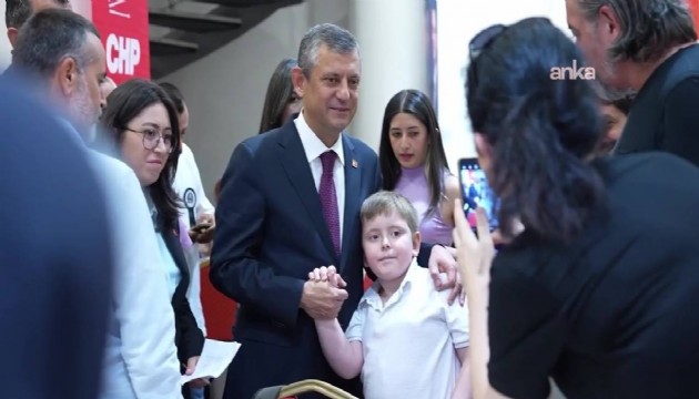 Özel adalet bekleyen ailelerle tek tek görüştü