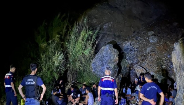Marmaris'te 22 kaçak göçmen, 3 organizatörle gözaltına alındı
