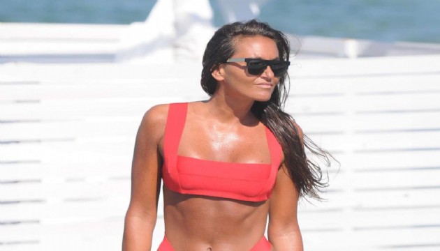 Eda Taşpınar'ın bikini kombini olay oldu