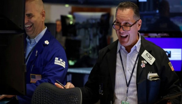 Borsalar krize rağmen rekora yakın