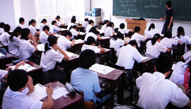 Ortaokullarda kız-erkek ayrımına ciddi eleştiri