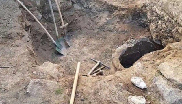 Kaçak kazı yaparken suçüstü enselendiler