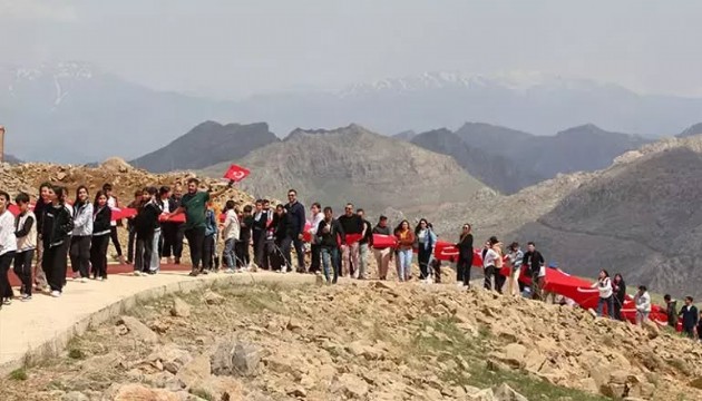 105 çocuk, Cudi Dağı'nda Türk bayrağıyla yürüdü