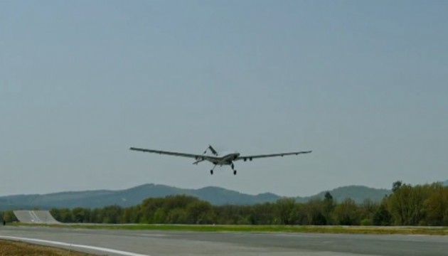 Bayraktar TB2'den Baykar üretimi TM100 motoruyla başarılı uçuş