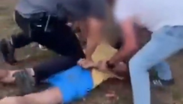 Kızına ve çocuklara tacizde bulunan şahıs enselendi