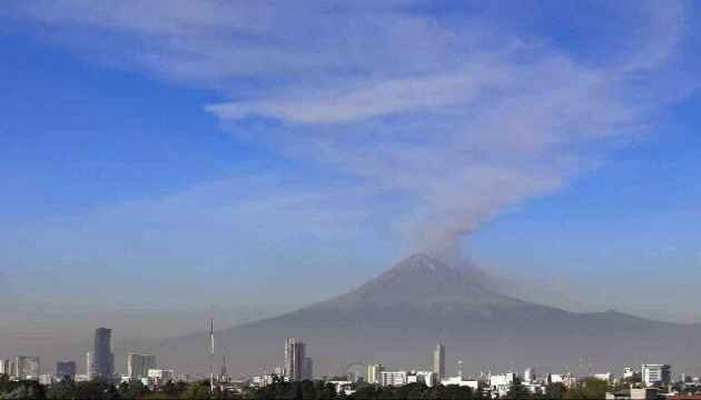 Uyuyan dev uyandı: Popocatepetl Yanardağı'nda korkutan patlama