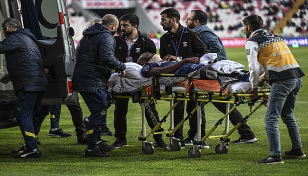 Fenerbahçe'de Valencia şoku: Ambulansla oyundan çıktı