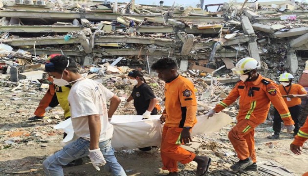 Myanmar'da can kaybı 2 bin 886'ya yükseldi!