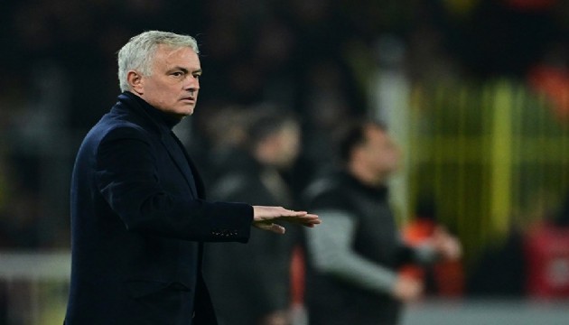 Mourinho'dan Galatasaray'a kart göndermesi