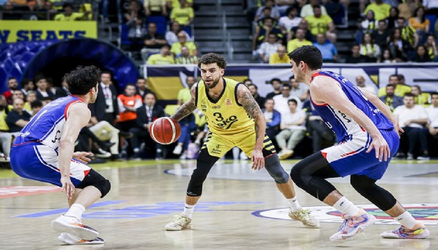 Olaylı maçta Fenerbahçe'den Efes'e büyük fark