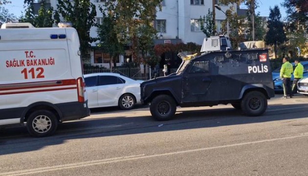 Annesini ve ağabeyini pompalı tüfekle öldürdü